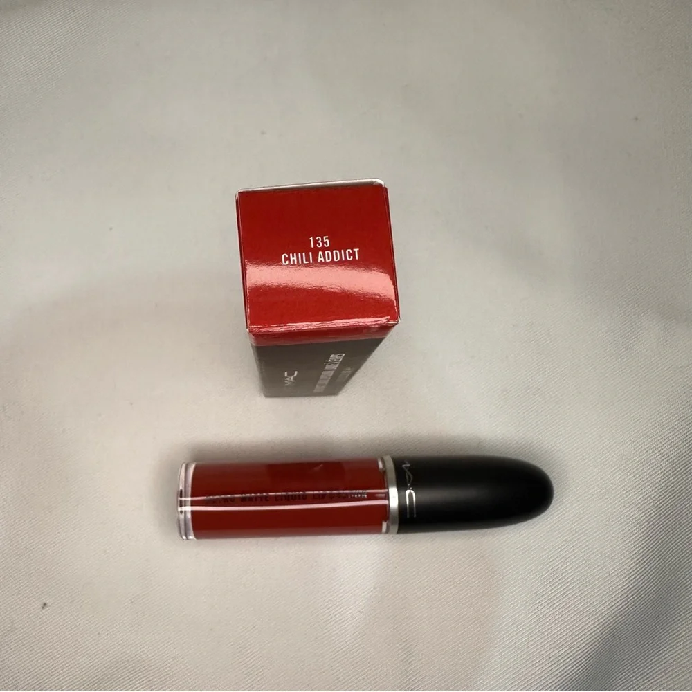 MAC Cosmetics Retro Matte Liquid Lipcolour - 135 Chili Addict - Picture 2 of 2